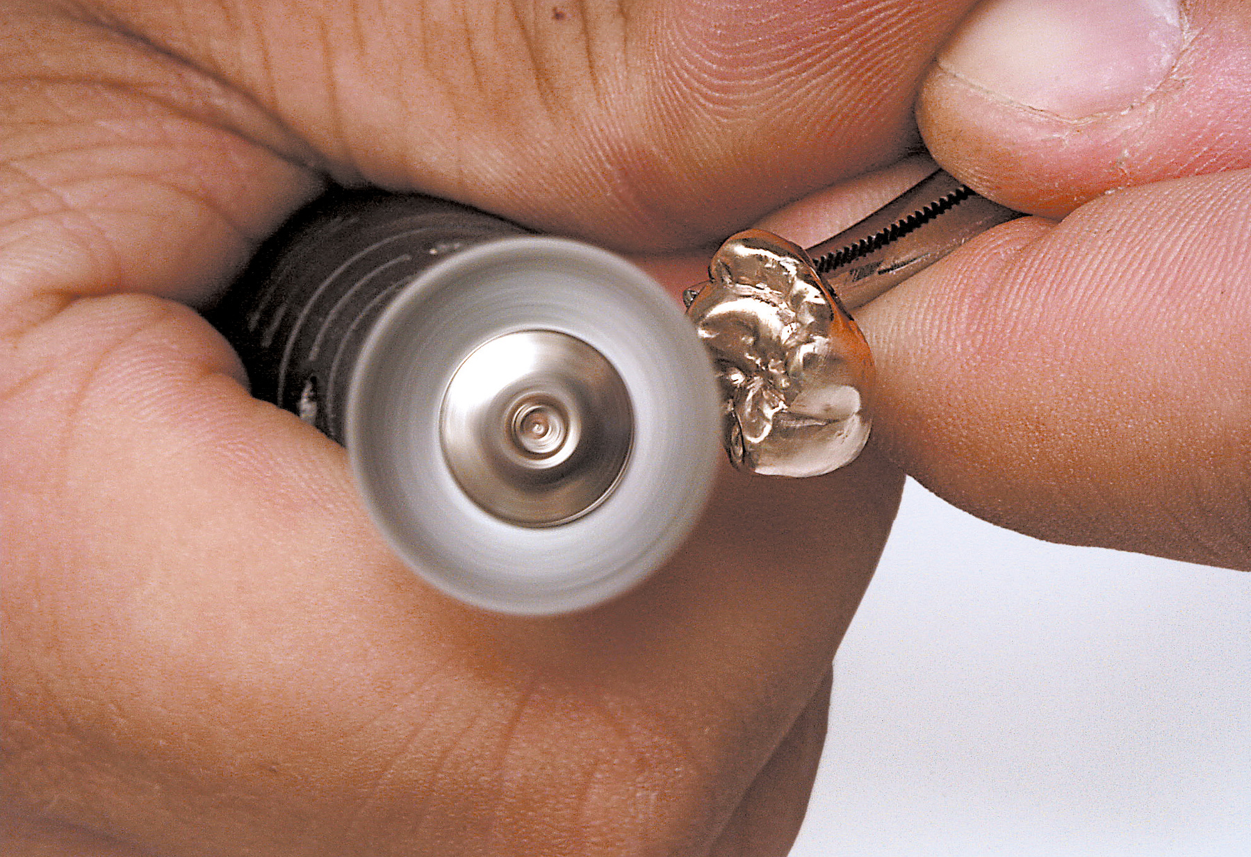 Щетка из серебристой проволоки Ø19 мм, смонтированная (12 шт) Renfert 1660000