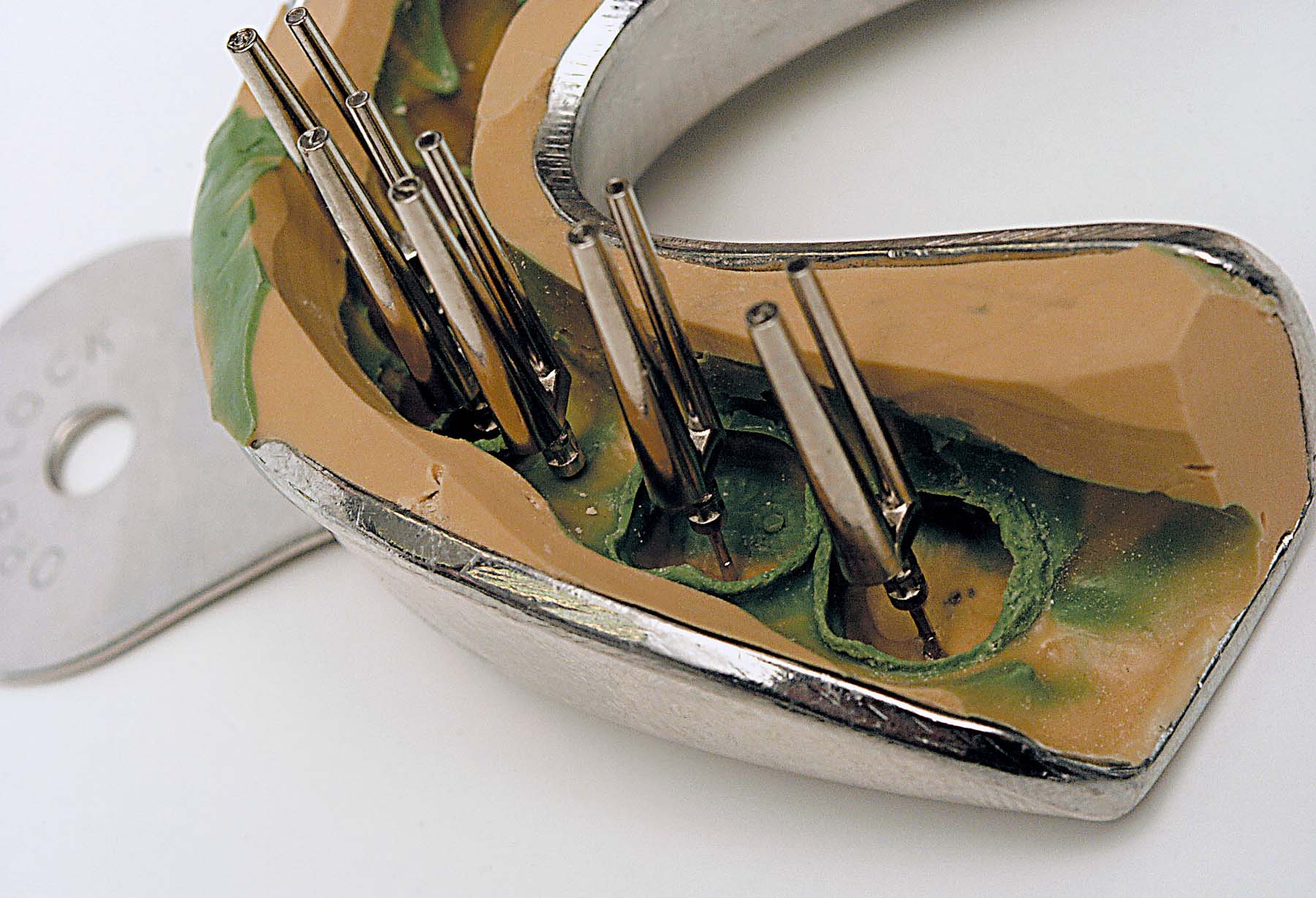 Штифты Bi-Pin короткие, с втулками и со штекерными штифтами (1000 шт) Renfert 3232000